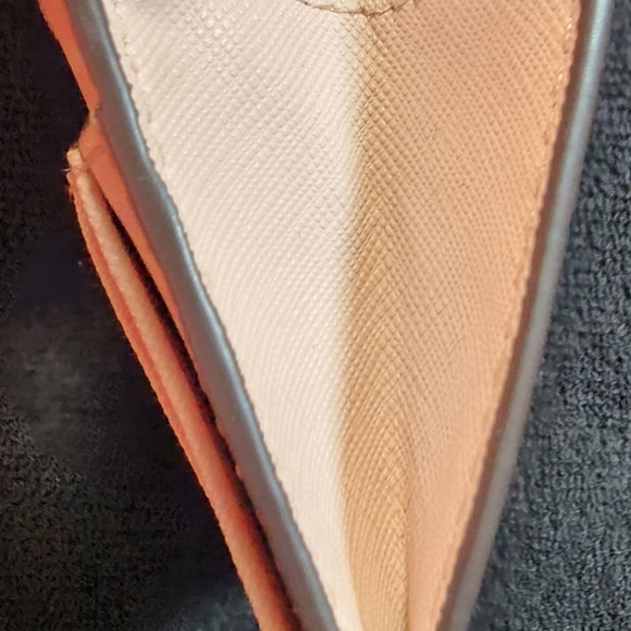 Michael Kors Blush Card Holder with Gold Accents and keychain EUC - Picture 7 of 13